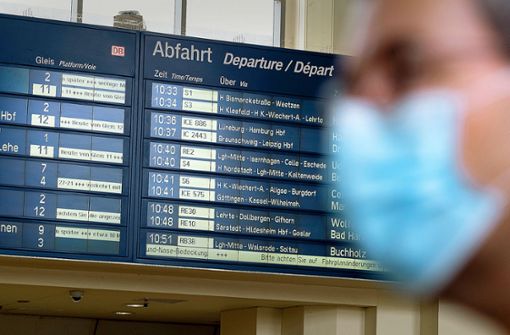 Bei der Einreise aus Risikogebieten mit der Deutschen Bahn muss ein Online-Formular mit den eigenen Daten ausgefüllt werden. (Symbolfoto) Foto: dpa/Peter Steffen