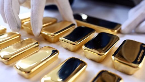 Viele Anleger in Deutschland verkauften im vergangenen Jahr ihre Goldbarren. Foto: dpa/Uli Deck