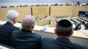 Vertreter der israelitischen Religionsgemeinschaft verfolgen die Antisemitismus-Debatte  im Landtag Foto: dpa/Sebastian Gollnow
