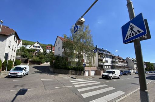 An einem Zebrastreifen in Stuttgart-Hedelfingen überholte der Rowdy eine Autofahrerin. Foto: 7aktuell.de/7aktuell