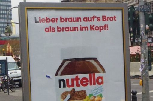 Das Plakat in Berlin – geht es nach der Posse um Cola-Sorten jetzt mit Brotaufstrich weiter? Foto: Twitter/Screenshot