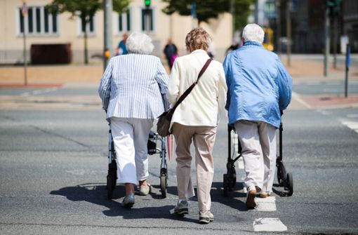 Künftige Rentner müssen sich auf sinkenden Lebensstandard im Ruhestand einstellen. Foto: dpa