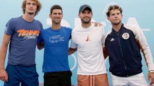 Arm in Arm: Alexander Zverev, Novak Djokovic, Grigor Dimitrov und Dominic Thiem (v. li.) bei der Adria-Tour. Foto: dpa/Darko Vojinovic