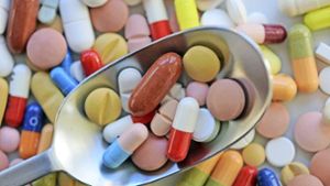 Die als Nahrungsergänzungsmittel angebotenen Pillen und Pulver sind nicht selten überdosiert und können für die Konsumenten sogar gefährlich werden. Foto: dpa