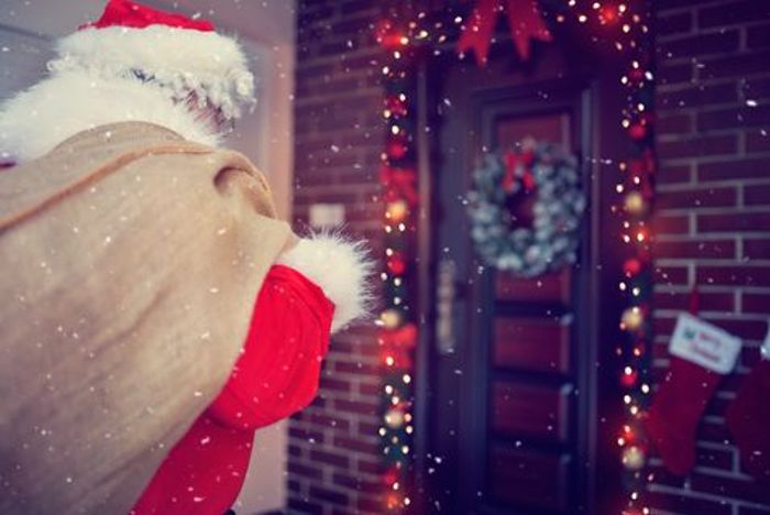 Ein Job der Freude schenkt: als Weihnachtsmann verkleidet an Heilig Abend Kinder zuhause bescheren.