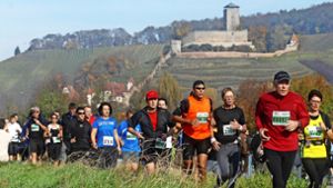 Bis unterhalb  der Burg Hohenbeilstein: Stets im Oktober  rennen die Bottwartalläufer  zwischen wenigen Hundert Metern und imponierenden 53 Kilometern. Foto:  