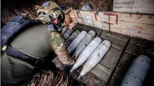 Die benötigten Waffenlieferungen für die Ukraine bleiben aus. Foto: IMAGO/Funke Foto Services/IMAGO/