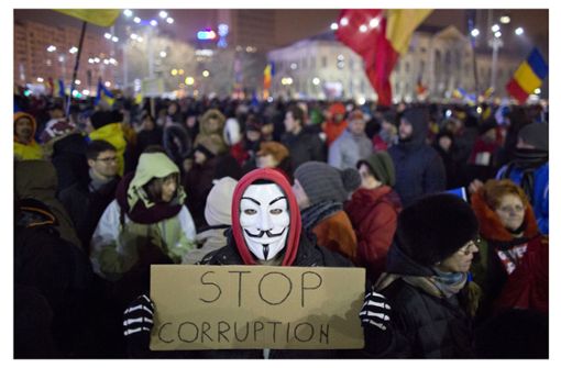 Viele Rumänen sind wütend auf ihre Regierung und haben immer wieder, wie hier  in Bukarest,  gegen die Korruption protestiert. Foto:  