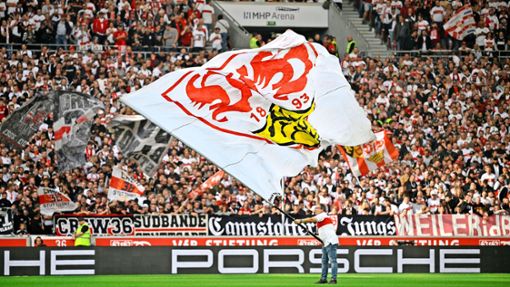 Porsche ist als neuer Partner des VfB Stuttgart auf der Band schon lange sichtbar. Foto: IMAGO/imagebroker/Michael Weber
