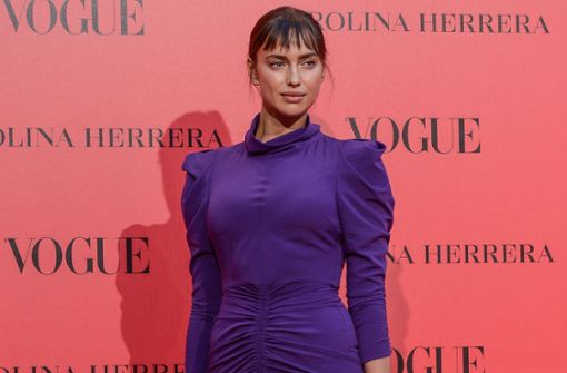 Auf einem der zwei „Vogue“-Cover ist Model Irina Shayk zu sehen. Foto: Getty Images