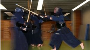 Holzschwerter werden beim traditionellen Kendo verwendet, dem japanischen Schwertkampf. Foto: Pressefoto Baumann/Julia Rahn