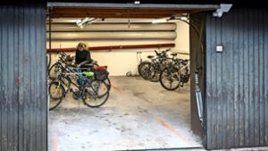 Die Fahrradgarage im Korntaler Rathaus steht auch im Winter nicht leer. Im Sommer platzt sie aus allen Nähten – und wird deshalb erweitert. Foto: /Jürgen Bach