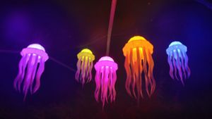Was schwebt denn da? Die „Leuchtenden Traumpfade“ sind an die Kürbisausstellung (Thema „Unterwasserwelt“) angelehnt. Foto: Marc Sansone
