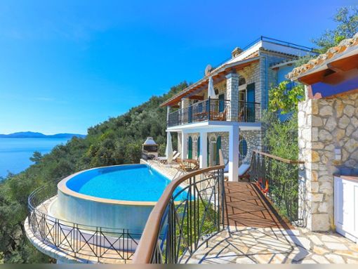Auch dieses Ferienhaus auf der Insel Korfu gehört zu den Ferienhäusern des Jahres 2023. Foto: FeWo-direkt