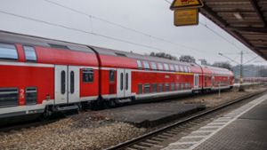 Der Tote, der in der Nähe des Bahnhofs Bad Cannstatt gefunden wurde, war von einem Zug tödlich verletzt worden. (Symbolfoto) Foto: SDMG