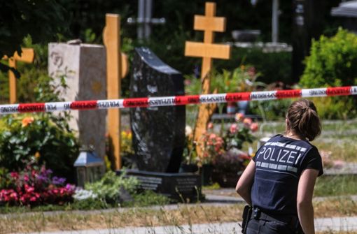 Nach dem Anschlag auf dem Friedhof in Altbach ziehen die Ermittlungen immer größere Kreise. Foto: dpa/Christoph Schmidt