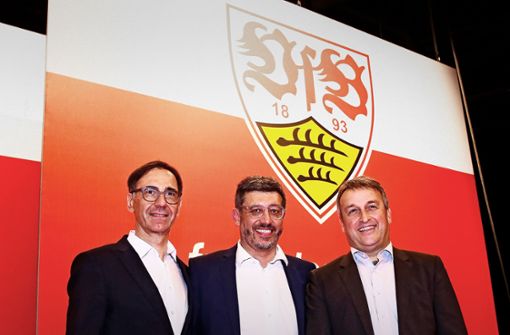 Ein Bild aus geeinten Tagen: Bernd Gaiser, Claus Vogt und Rainer Mutschler (von links), die das Präsidium des VfB Stuttgart bilden. Foto: Baumann