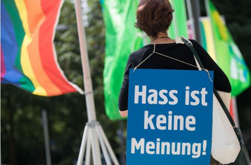 Die Regierung hat einen Plan verabschiedet, wie sie Hass besser in den Griff bekommen kann. Foto: dpa/Frank Rumpenhorst