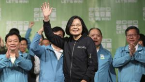 Präsidentin Tsai freut sich über einen klaren Wahlerfolg. Foto: AP/Chiang Ying-ying