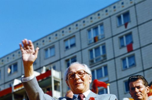 Erich Honeckers Nachlass kann   doch   versteigert werden. Foto: picture-alliance/Sven Simon