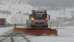 Bei drohendem Glatteis und bei Schneefall sind Autobahn- und Straßenmeistereien fast rund um die Uhr im Winterdienst-Einsatz. Foto: Autobahn GmbH