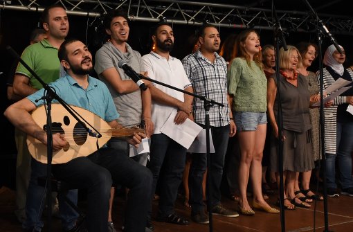Überraschung beim Caritas-Musikfest: Syrische Flüchtlinge singen „Der Mond ist aufgegangen.“ Foto: Drechsel