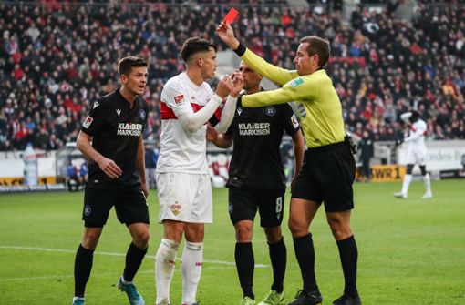 Marc Oliver Kempf vom VfB Stuttgart sah gegen den Karlsruher SC die Rote Karte. Foto: dpa/Christoph Schmidt
