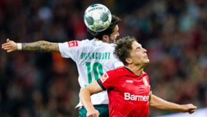 Vor dem Bundesliga-Start nach der Corona-Zwangspause ist die Live-Übertragung der Partie Werder Bremen gegen Bayer 04 Leverkusen am Montagabend gefährdet. Foto: dpa/Rolf Vennenbernd