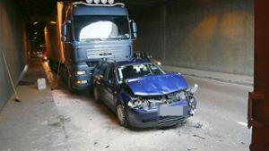 Zu einem schweren Unfall ist es am Donnerstagmittag im Leuzetunnel gekommen. Foto: 7aktuell.de/Jens Pusch