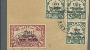 Diese seltene (rote) Briefmarke aus dem Jahr 1915 war dem neuen Besitzer fast eine halbe Million Euro wert. Bilder von weiteren spektakulären Versteigerungen finden Sie in unserer Galerie. Foto: Auktionshaus Gärtner