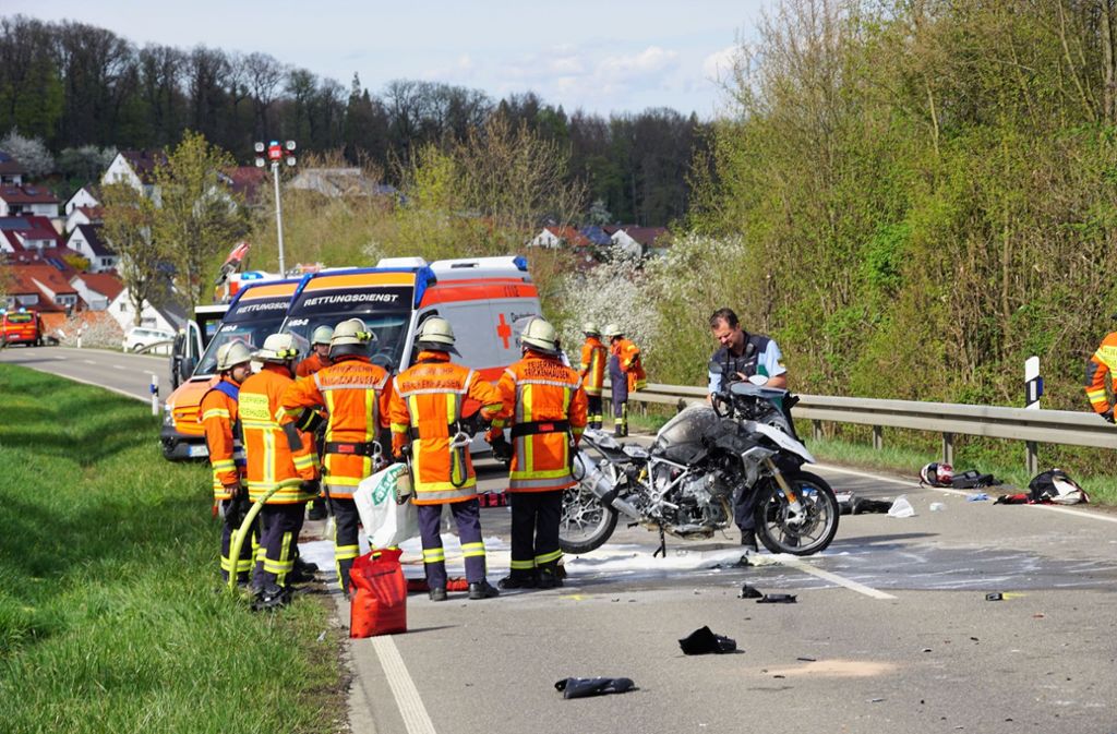 Bei einem schweren Unfall auf der Kreisstraße zwischen Kohlberg und Frickenhausen-Tischardt ist am Samstag eine Motorradfahrer lebensgefährlich verletzt worden. Foto: SDMG