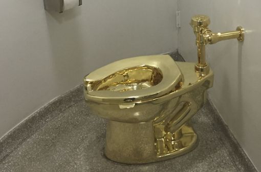 Das goldene Klo war voll funktionsfähig und durfte sogar benutzt werden. Foto: AFP/WILLIAM EDWARDS