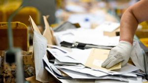 Ein Postbote soll mehr als 400 Briefe weggeschmissen haben. Foto: dpa/Daniel Naupold