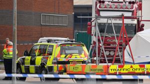 Die Polizei in Großbritannien hat in einem Lastwagen einen grausigen Fund gemacht. Foto: AFP/BEN STANSALL