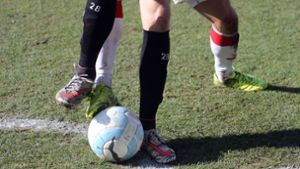 Bisweilen kommt es im Amateurfußball-Bereich zu kuriosen Spielerwechseln. Wie auch bei Kosa Attila vom FC Straubing. Foto: Pressefoto Rudel