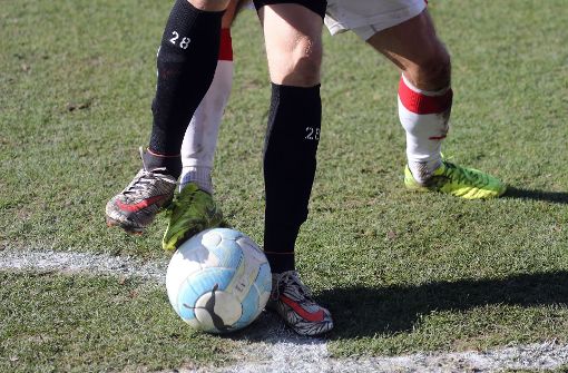 Bisweilen kommt es im Amateurfußball-Bereich zu kuriosen Spielerwechseln. Wie auch bei Kosa Attila vom FC Straubing. Foto: Pressefoto Rudel