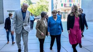 Die ehemalige Bundeskanzlerin Angela Merkel kommt zur Abschiedsfeier für den Bundestagsabgeordneten Jürgen Trittin. Foto: Britta Pedersen/dpa