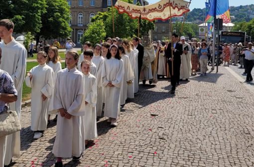 Auch in der Stuttgarter Innenstadt haben Katholikinnen und Katholiken den Feiertag Fronleichnam begangen. Foto: Fotoagentur Stuttgart/Andreas Rosar