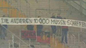 Spruchband der Fans von SG Sonnenhof Großaspach vom Spiel auf der Bielefelder Alm zieht weite Kreise im Netz Foto: Screenshot