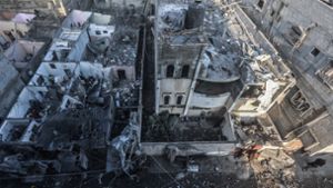 Trümmer und zerstörte Gebäude in Chan Junis nach einem israelischen Luftangriff. Foto: Ahmed Zakot/dpa