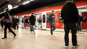 Weniger Menschen brauchen zusammen weniger Zeit beim Ein- und Ausstieg in oder aus der S-Bahn. Foto: Lichtgut/Julian Rettig