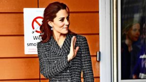 Winke, winke: Herzogin Kate nach einem Besuch in einem Kinderkrankenhaus in London. Foto: AFP/BEN STANSALL