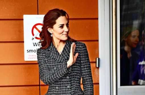 Winke, winke: Herzogin Kate nach einem Besuch in einem Kinderkrankenhaus in London. Foto: AFP/BEN STANSALL