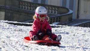 Der erste Schnee ist nicht für Kinder etwas ganz Besonderes. Foto: Andreas Rosar Fotoagentur-Stuttg