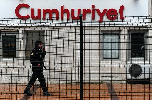 Mitarbeiter der Oppositionszeitung „Cumhuriyet“ sind wieder einmal ins Visier des türkischen Staates geraten. Foto: AFP