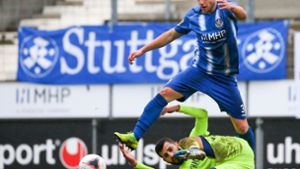 David Kammerbauer hofft über  die Stuttgarter Kickers noch den Sprung ganz nach oben zu schaffen, doch der ehemalige U-16- und U-17-Nationalspieler arbeitet  auch an einem zweiten beruflichen Standbein. Foto: Baumann