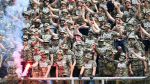 Mit einer Razzia sind Polizei und Justiz gegen Fans von Fußball-Zweitligist Dynamo Dresden vorgegangen. Hintergrund sind Ausschreitungen bei einem Spiel der Dresdner am 14. Mai in Karlsruhe. Foto: dpa