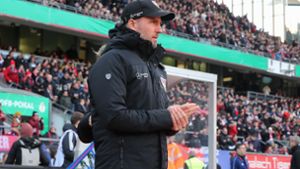 Sebastian Hoeneß feierte bei seinem VfB-Debüt als Trainer einen 1:0-Sieg und den damit verbunden Einzug ins Halbfinale des Pokals. Foto: Pressefoto Baumann/Julia Rahn