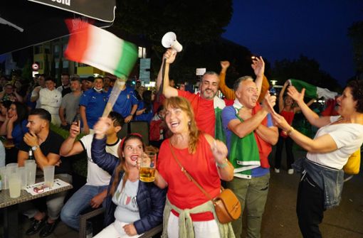 Die Freude war groß nach dem Sieg der Italiener gegen Österreich. Foto: Fotoagentur-Stuttgart/Andreas Rosar