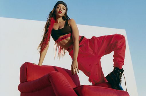 Die US-amerikanische Sängerin und Tänzerin Tinashe ist Teil der aktuellen Marketingkampagne für die Marke Hugo. Foto: Hugo Boss